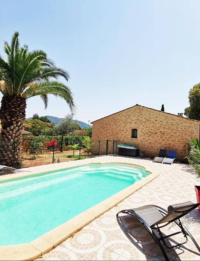 Chambre d’hôte pour 4 personnes, avec jardin et vue ainsi que piscine et terrasse