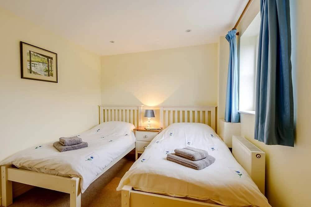 4 Bed in Wareham (oc-chric) in Lulworth Cove, Dorset