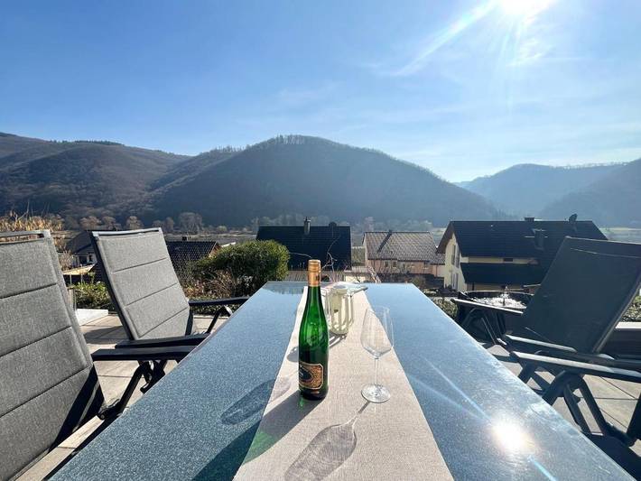 Ferienwohnung für 4 Personen, mit Terrasse und Ausblick sowie Garten