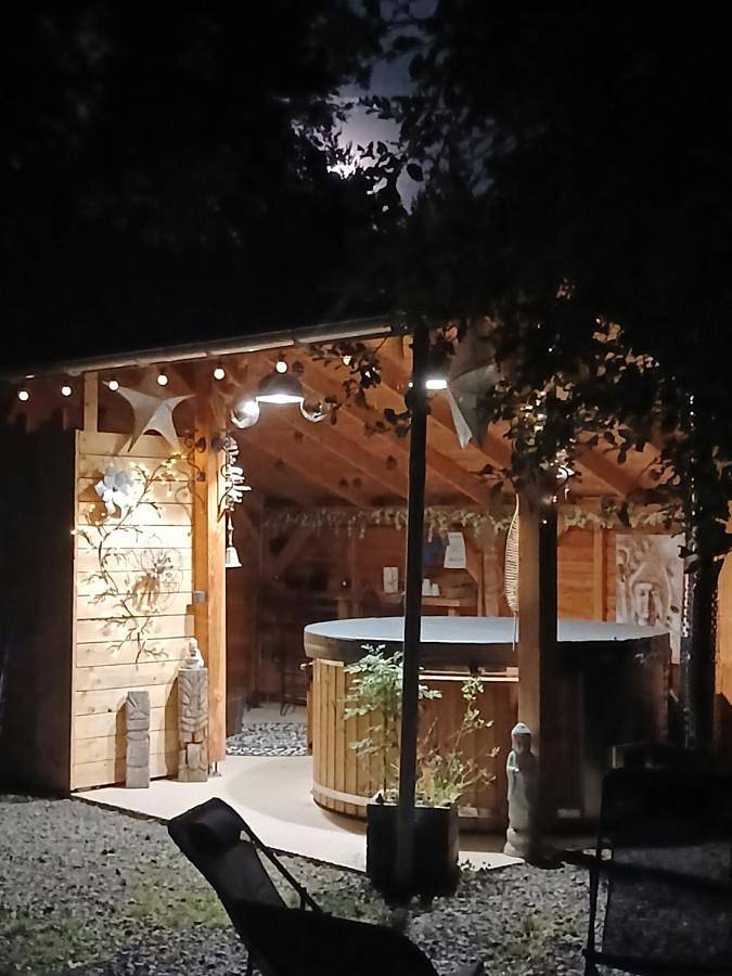 L'Ô Ré des Bois, hébergement insolite Clair de Lune, Bain norvégien, sauna, kota in Laussonne, Mézenc
