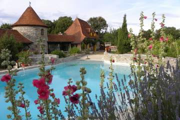 Gîte pour 5 personnes, avec piscine ainsi que balcon et jardin à Grèzes (Lot)