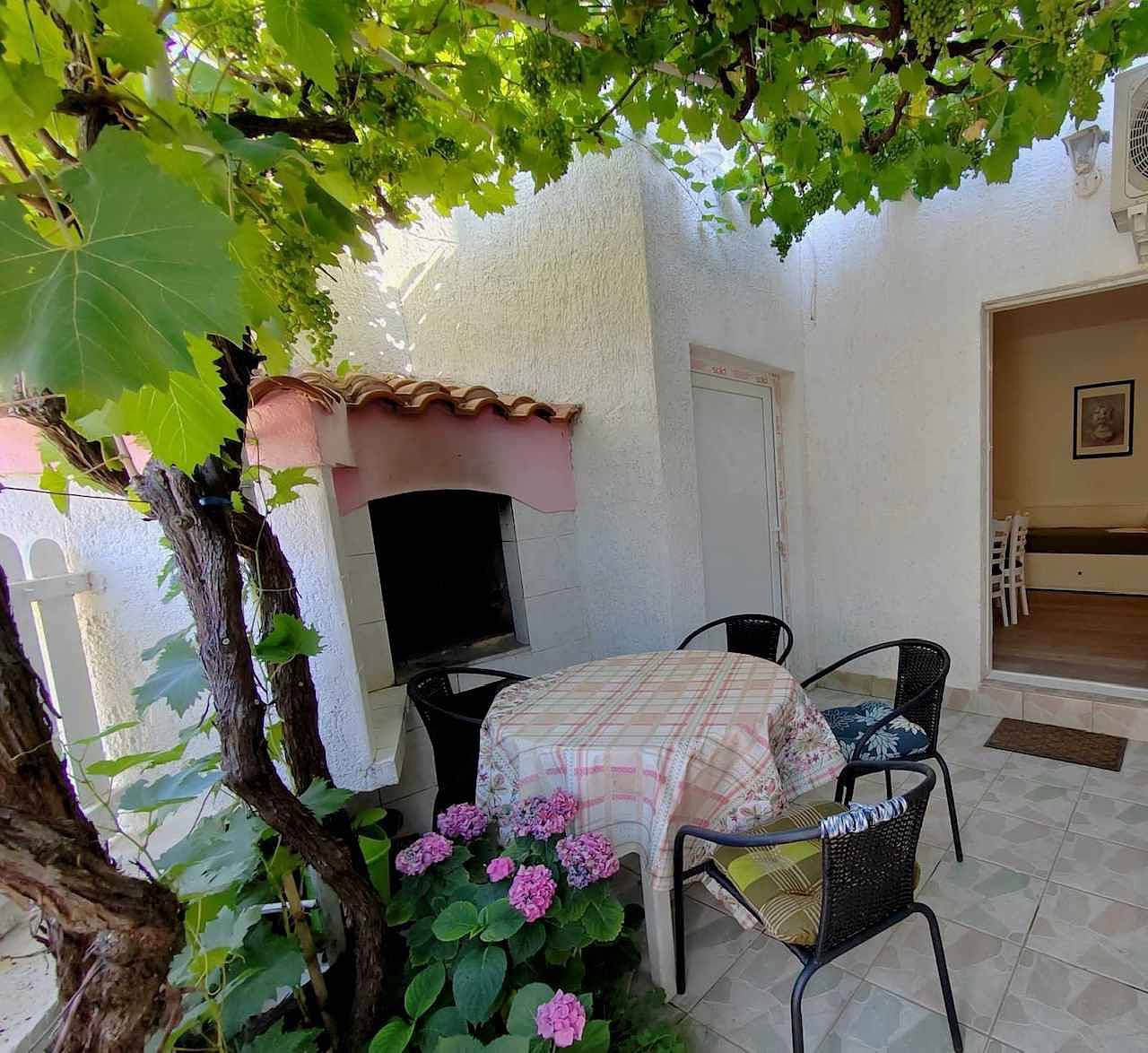 Ganze Ferienwohnung, Ferienwohnung mit Sat-Tv  in Povljana, Pag