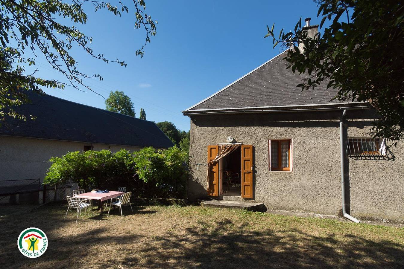 Casa rural a orillas del río con aparcamiento y jardín, a 2,5 km de Le Drac in Saint-Laurent-en-Beaumont, Parque Nacional de los Ecrins