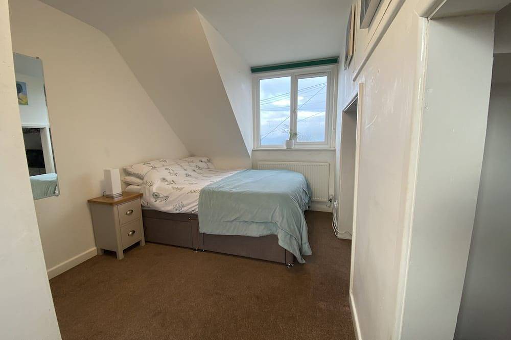 Beautiful home in tranquil location, large garden and close to beach (Sleeps 6) in Devon