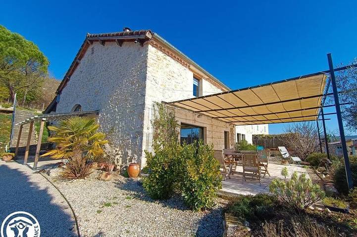Location de vacances pour 8 personnes, avec Jardin à Espère