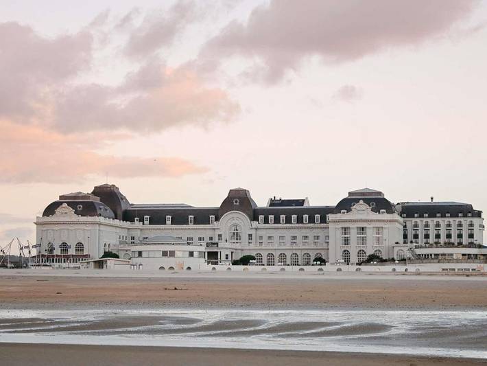 Hôtel pour 4 personnes, avec sauna et jacuzzi ainsi que terrasse et piscine