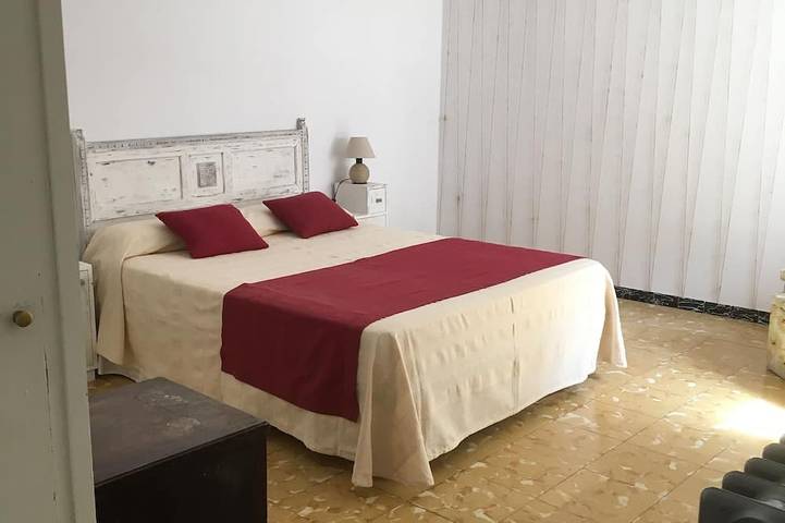 Ganze Wohnung, Rustic, spacious apartment next to the Montserrat mountain in Monistrol de Montserrat, Barcelona Binnenland