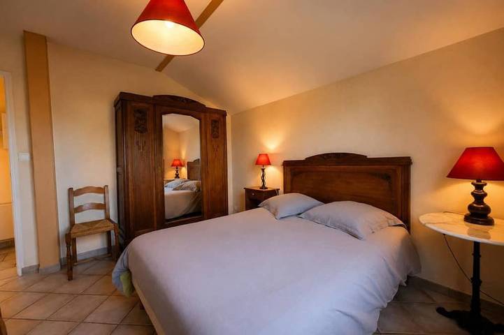 Haus mit 2 Schlafzimmern und umzäuntem Garten in Sologne, Haustiere erlaubt in Aurouër, Allier