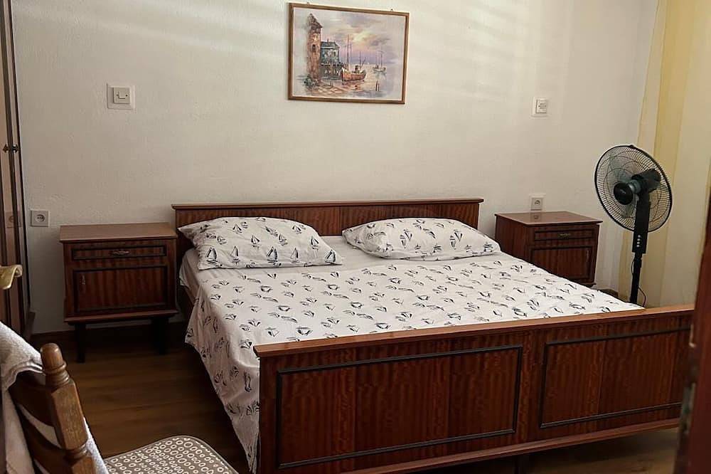 Ganze Wohnung, 2-Zimmer-Ferienwohnung mit Terrasse und Meerblick Bucht Donja Krušica, Solta in Solta