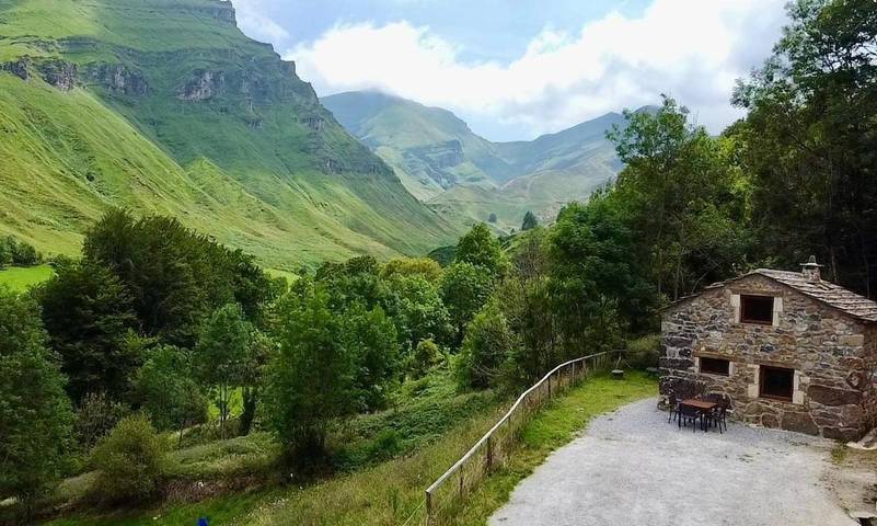 Casa rural para 4 personas, con terraza además de vistas y jardín en Montañas de Burgos - 2