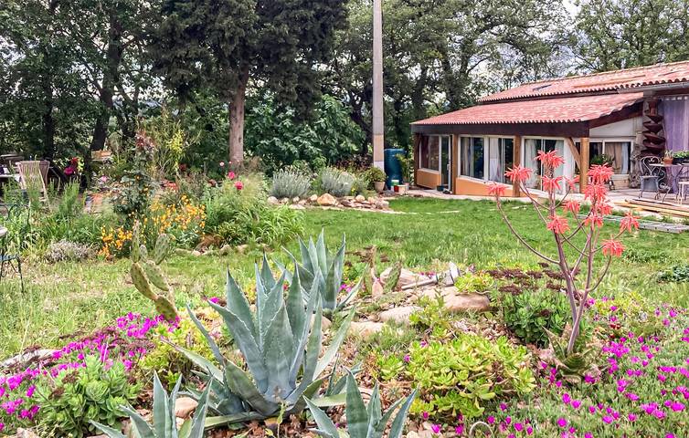 Location de vacances pour 5 personnes, avec terrasse ainsi que jardin et piscine à Murviel-lès-Béziers - 2