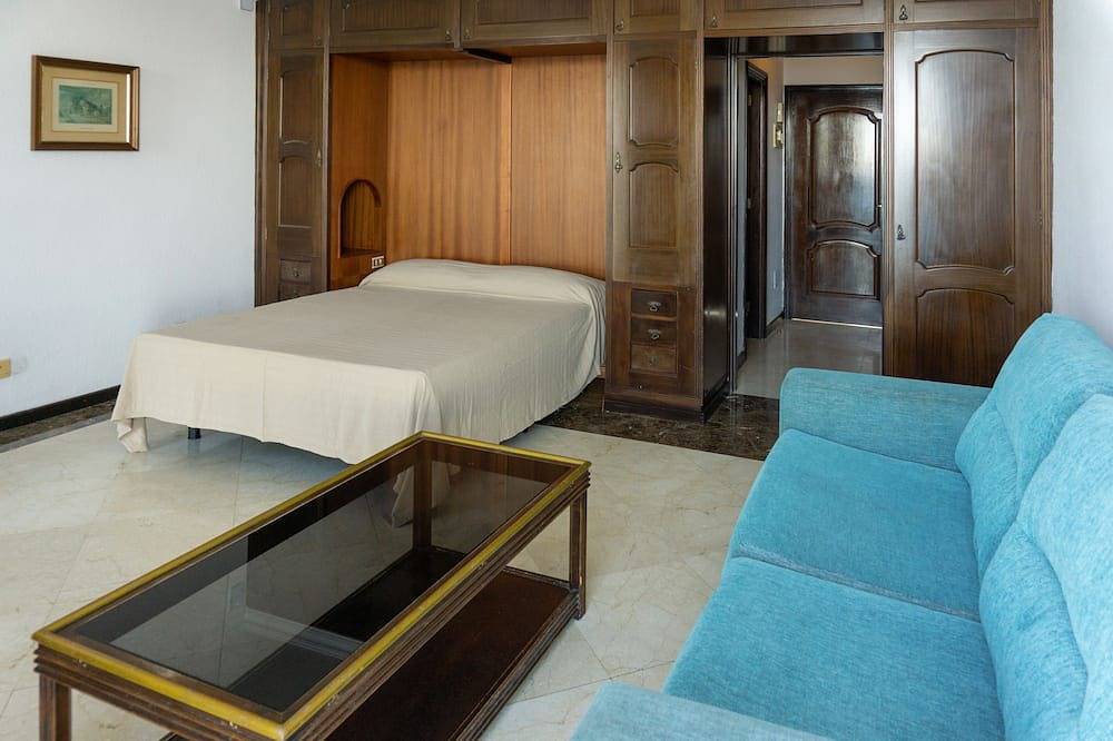 Entire apartment, Martianez Beach Studio 901, Sea Front&Wifi in Playa Martianez, Puerto de la Cruz