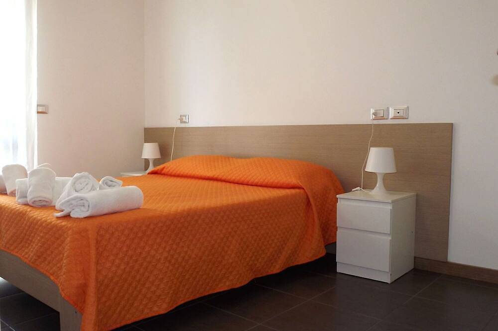 Geheel appartement, Leuk appartement voor 4 personen met Wifi, airco, Tv, balkon en huisdieren toegestaan in Martinsicuro, Provincie Teramo
