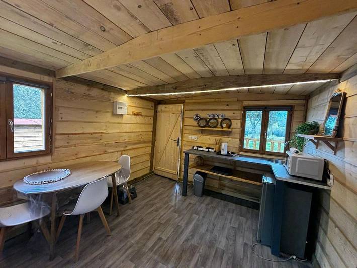 Chalet pour 5 personnes, avec vue ainsi que terrasse et piscine