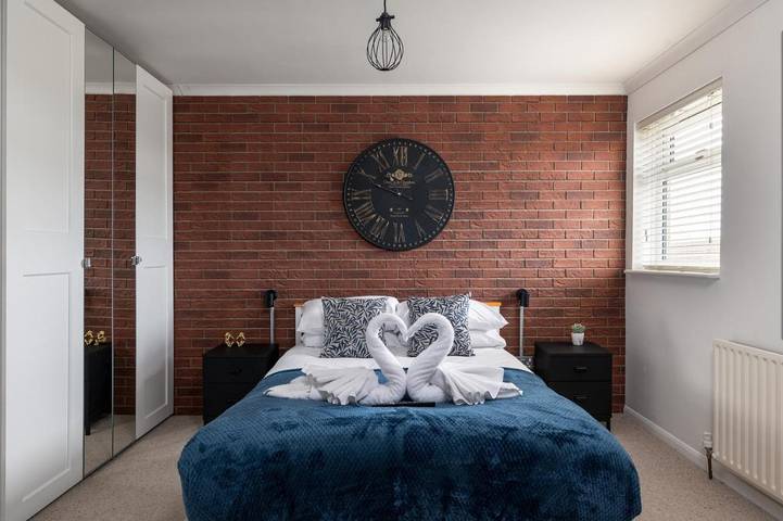 Apartment for 4 people, with balcony and garden in Milton Keynes