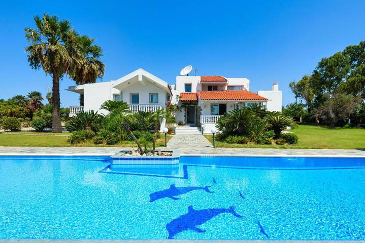 Ferienhaus für 13 Personen, mit Balkon und Terrasse sowie Garten und Pool
