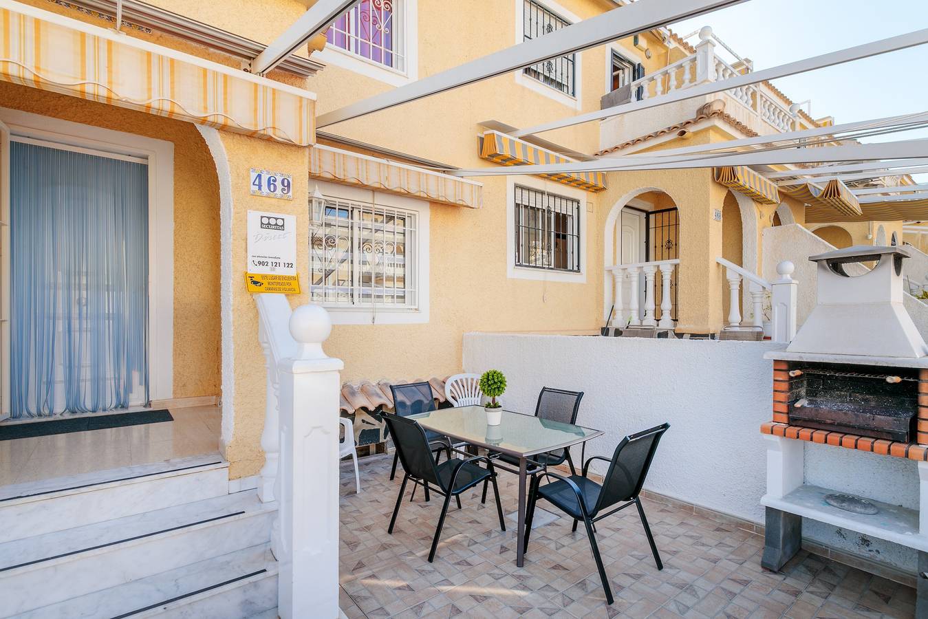 Apartamento entero, Apartamento 'Duplex En Gran Alacant' con piscina compartida, Wi-Fi y aire acondicionado in Santa Pola, Costa Blanca