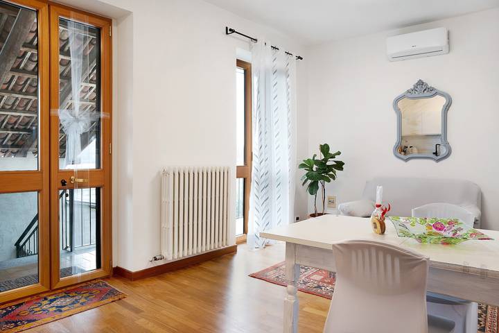 Appartamento intero, Appartamento 'Casa Gallinotto' con giardino privato, Wi-Fi e aria condizionata in Alba, Langhe