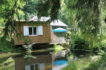 Gîte pour 2 personnes, avec jardin ainsi que piscine et balcon à Aleu