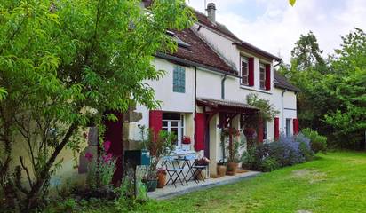 Gîte pour 7 personnes, avec piscine ainsi que jardin et terrasse dans Treigny-Perreuse-Sainte-Colombe
