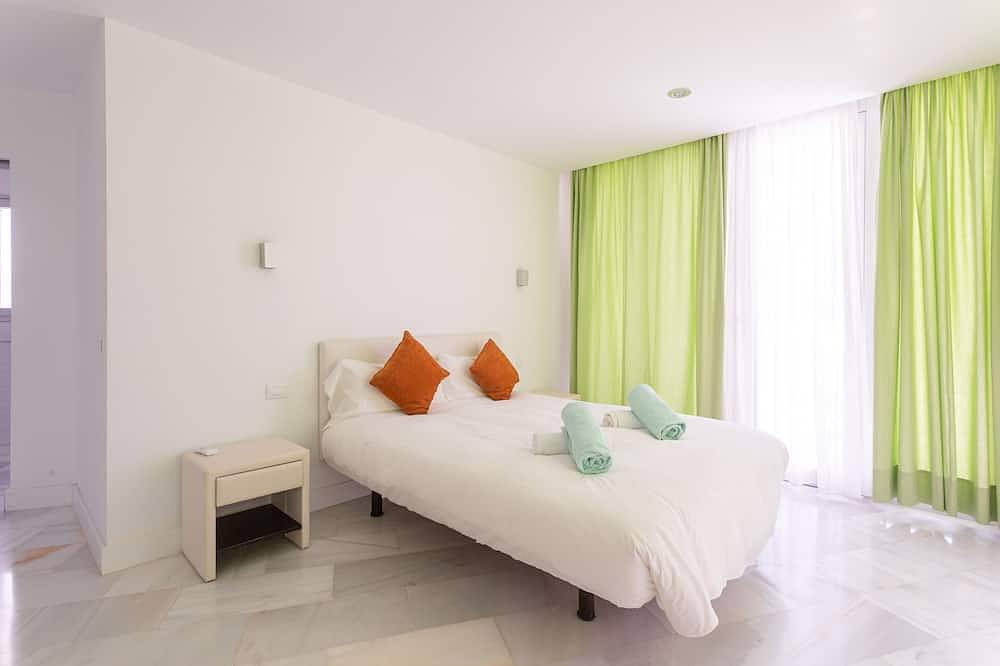 Entire apartment, Amarila Golf Villas - Unit 3 - lovely 2 bed with stunning views, air con & wi-fi in Las Adelfas, Amarilla Golf