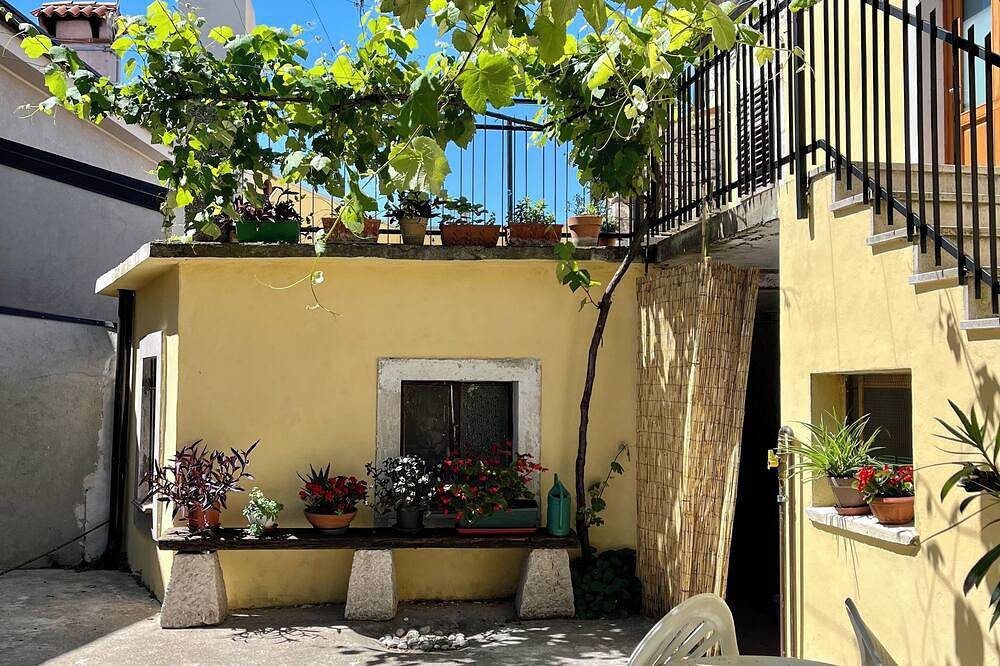 Ganze Wohnung, 1 Bedroom Apartment in Holy Cross in Triest, Karst