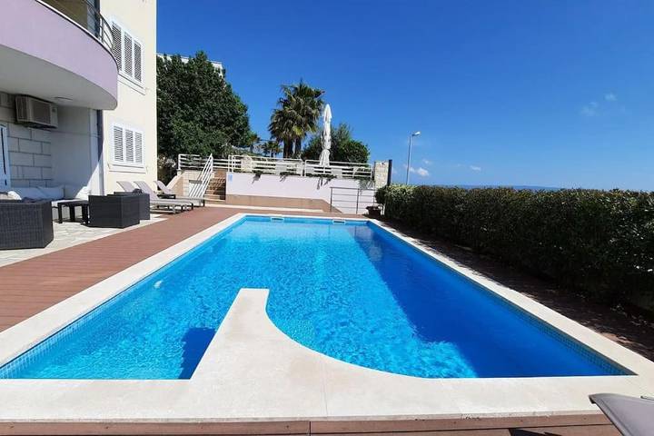 Apartamento de vacaciones para 8 personas, con piscina además de jardín y vistas - 1