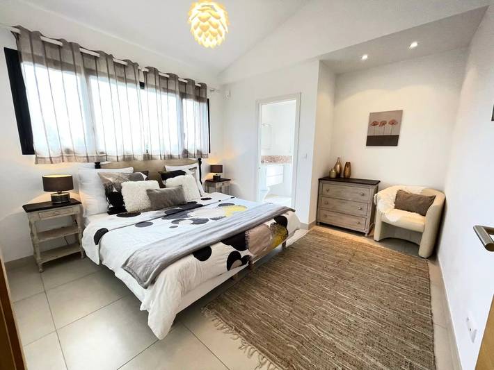 Location de vacances pour 8 personnes, avec piscine et jardin dans Santa Giulia - 4