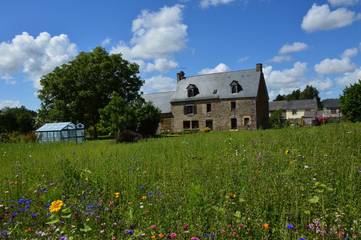 Gîte pour 4 personnes, avec jardin à Roz-Landrieux