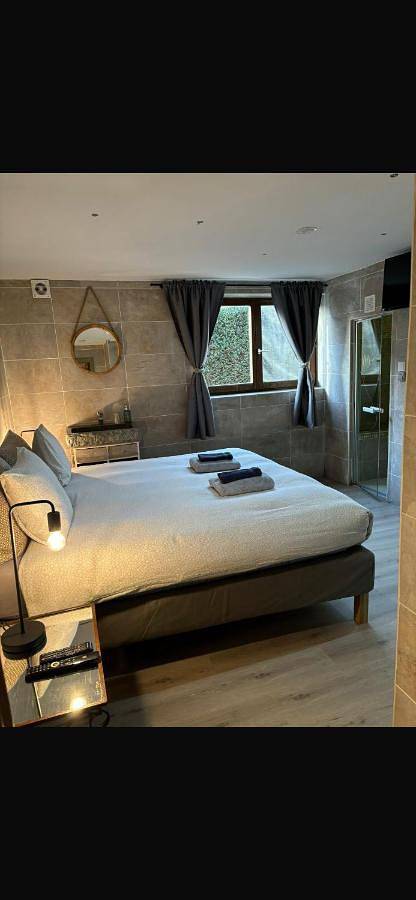 Maison d’hôte pour 2 personnes, avec Terrasse et Jardin ainsi que Piscine et Vue dans Paridae