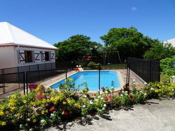 Gîte pour 4 personnes, avec jardin ainsi que piscine et terrasse en Guadeloupe