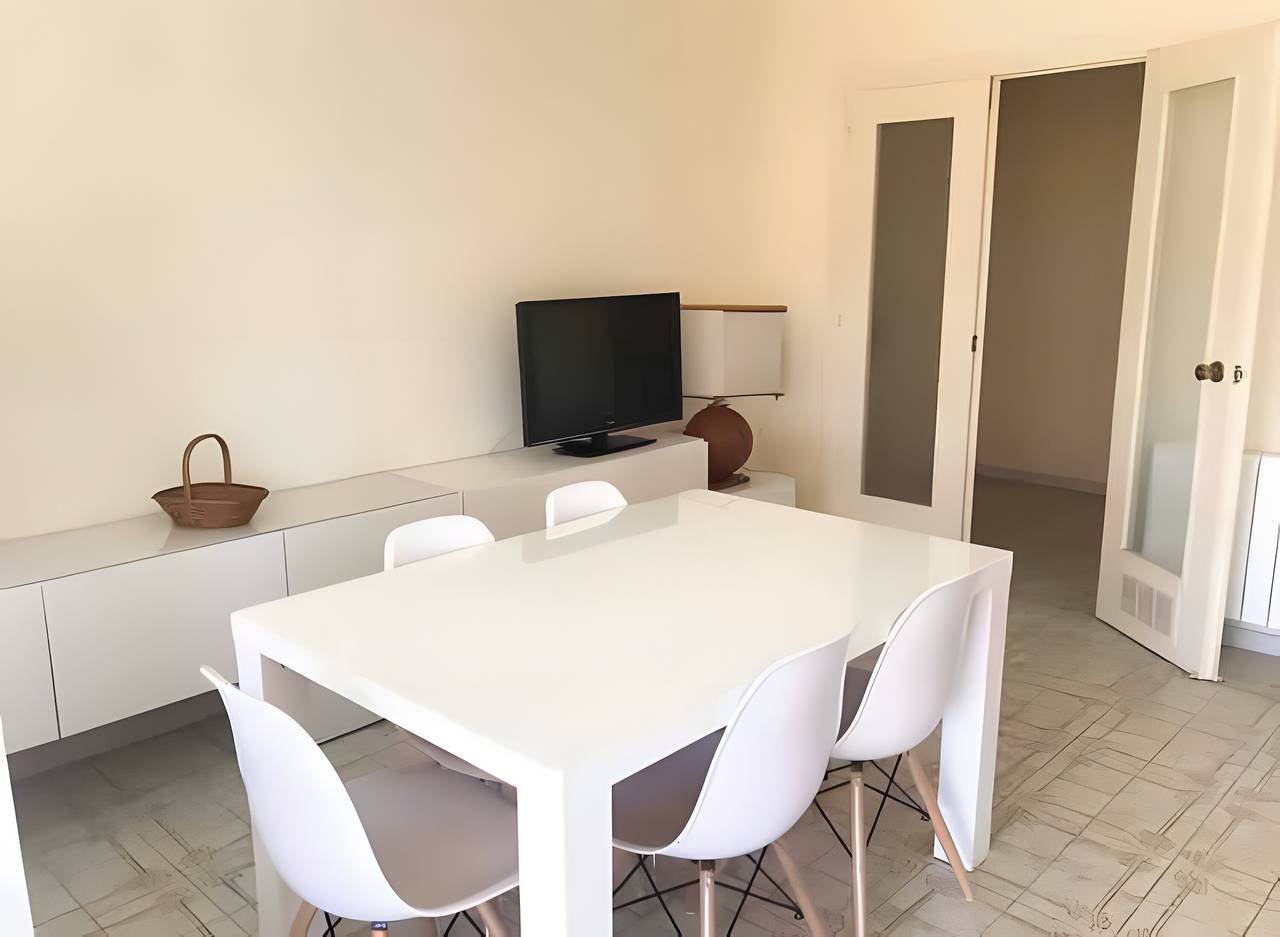 Entire apartment, Apartment 'Francás' with Shared Pool, Private Terrace and Wi-Fi in el Vendrell, Costa Dorada