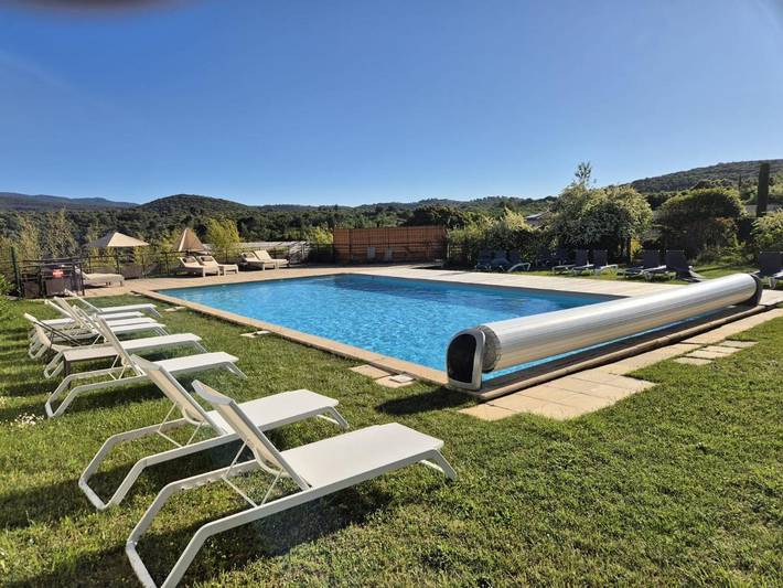 Gîte pour 3 personnes, avec Balcon et Terrasse ainsi que Jardin et Piscine à Mollans-sur-Ouvèze