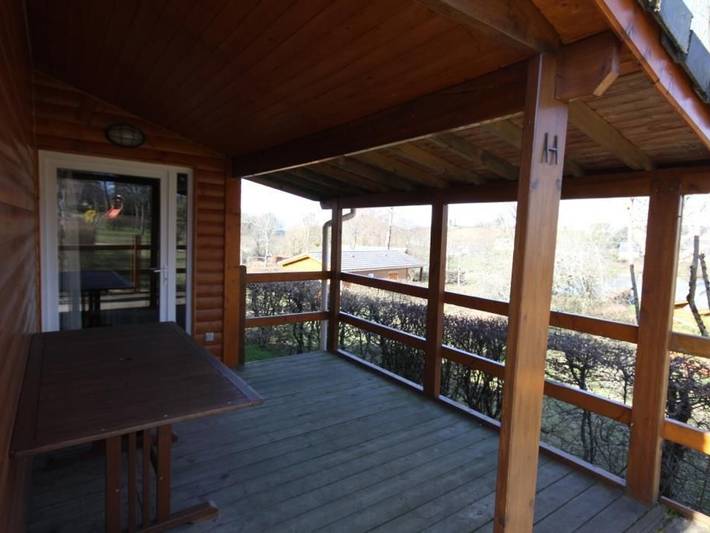 Barrierefreies Chalet am Teich mit Wifi in Planchez, Naturpark Morvan