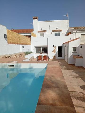 Casa rural para 9 personas, con vistas además de piscina y jardín, Se admiten mascotas en Guadalcanal
