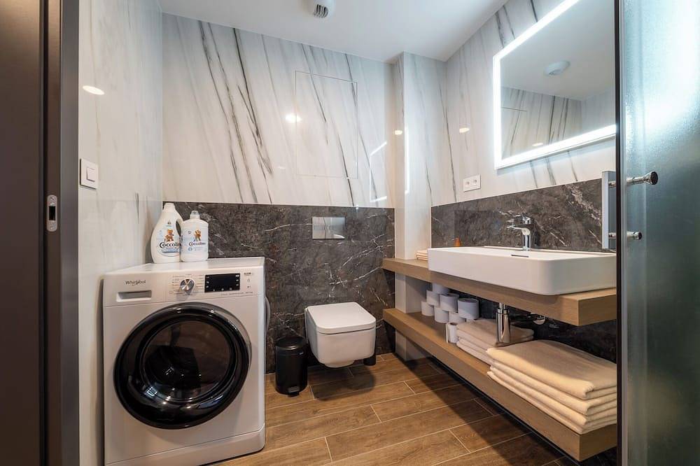 Ganze Wohnung, Charming 1-bedroom apartment in enchanting Bratislava with Wifi, Ac and Parking. in Bratislava, Bratislava und Umgebung