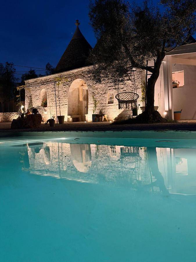 Maison de vacances pour 4 personnes, avec Jacuzzi et Terrasse ainsi que Jardin et Piscine à Santa Lucia (Bari)