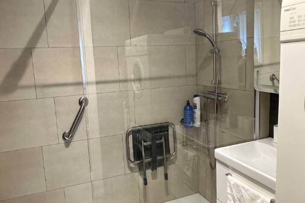 Entire apartment, Appartement Cosy et Neuf à 3 Mins du Metro Ligne 10 in Boulogne-Billancourt, Hauts-de-Seine