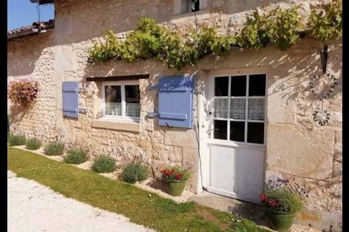 Gîte pour 6 personnes, avec jardin à Ronsenac
