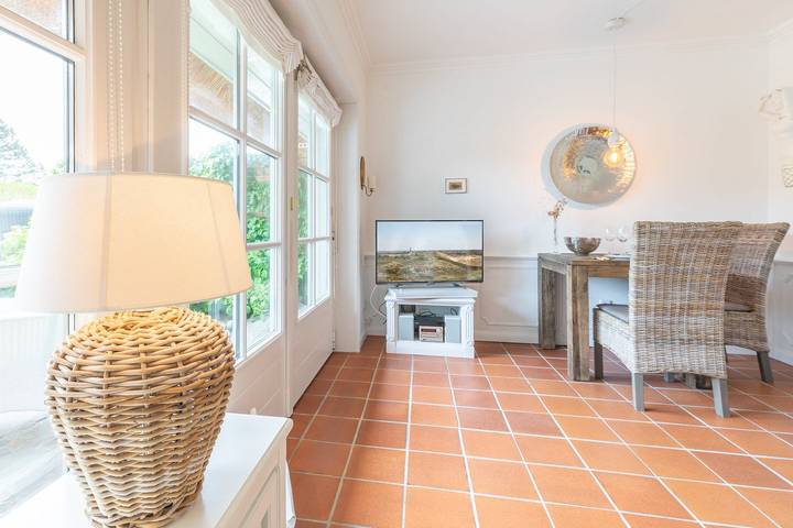 Ganze Wohnung, Sehr schöne Erdgeschosswohnung auf einer Ebene in einer reetgedeckten Wohnanlage in Keitum, Sylt (Gemeinde)