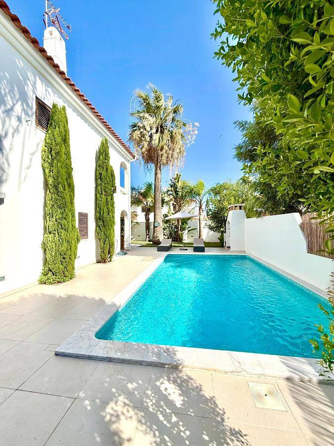 Casa de férias para 8 pessoas, com Varanda e Terraço e ainda Jardim and Piscina na Praia da Lota