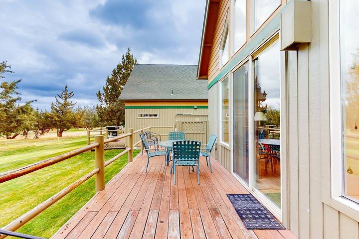 Chalet for 7 people, with pool and terrace as well as sauna and hot tub, with pets in Oregon