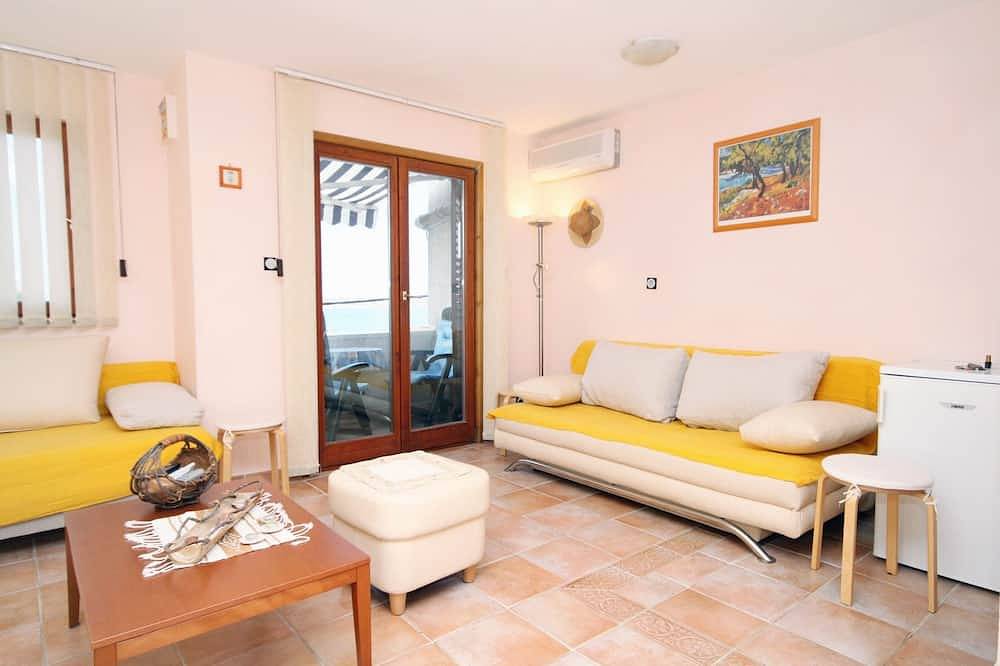 Ganze Wohnung, 2-Zimmer-Ferienwohnung mit Terrasse und Meerblick Kosljun, Pag in Pag Stadt, Pag