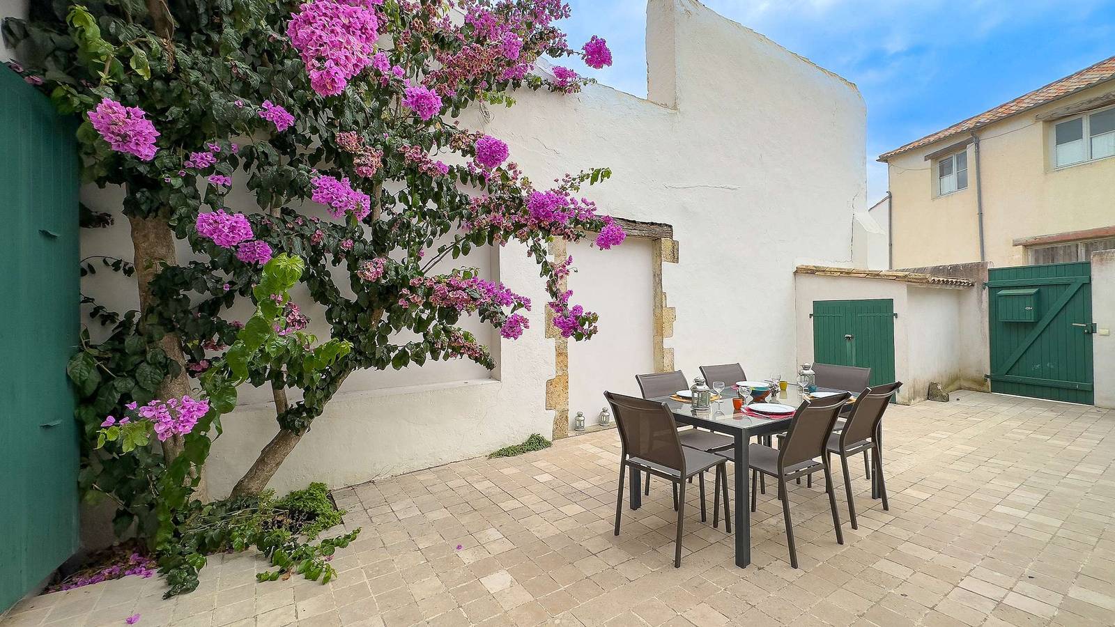 Appartement de vacances entier, Villa vue sur le port de Saint-Martin avec sa cour in Saint-Martin-de-Ré, Île de Ré