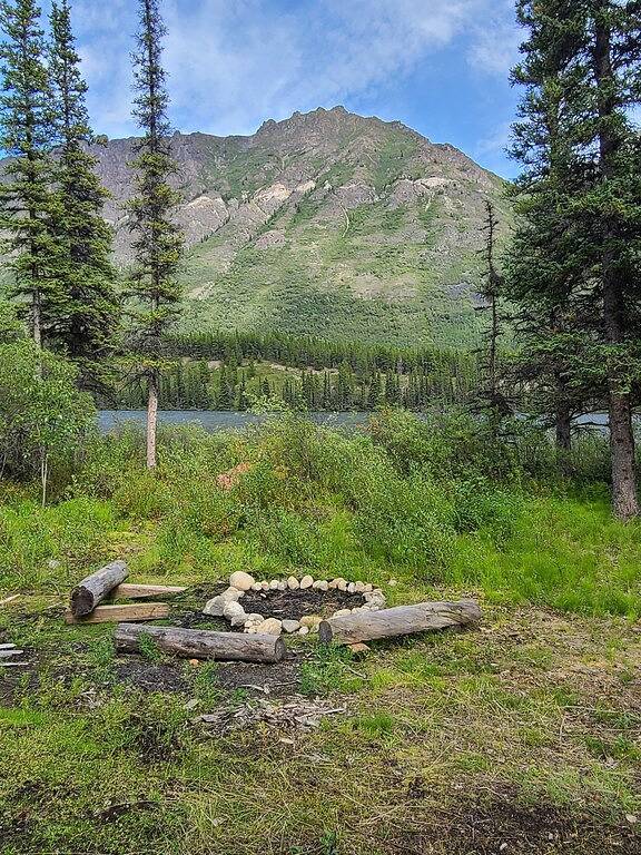Private lakefront cabin with mountain views in Yukon