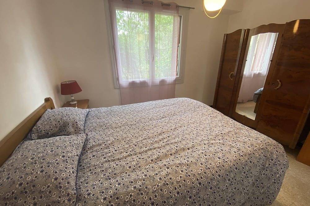 Apartamento entero, 60 m² F3 ground floor apartment in a hillside villa in Vézénobres, Región de Alès