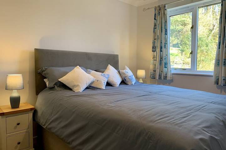 Kingfisher Cottage Pendra Loweth Falmouth 2 min drive to beach, enclosed garden. in Cornwall