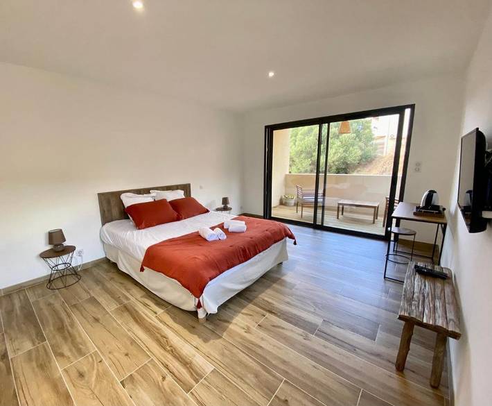Chambre d’hôte pour 2 personnes, avec piscine et terrasse
