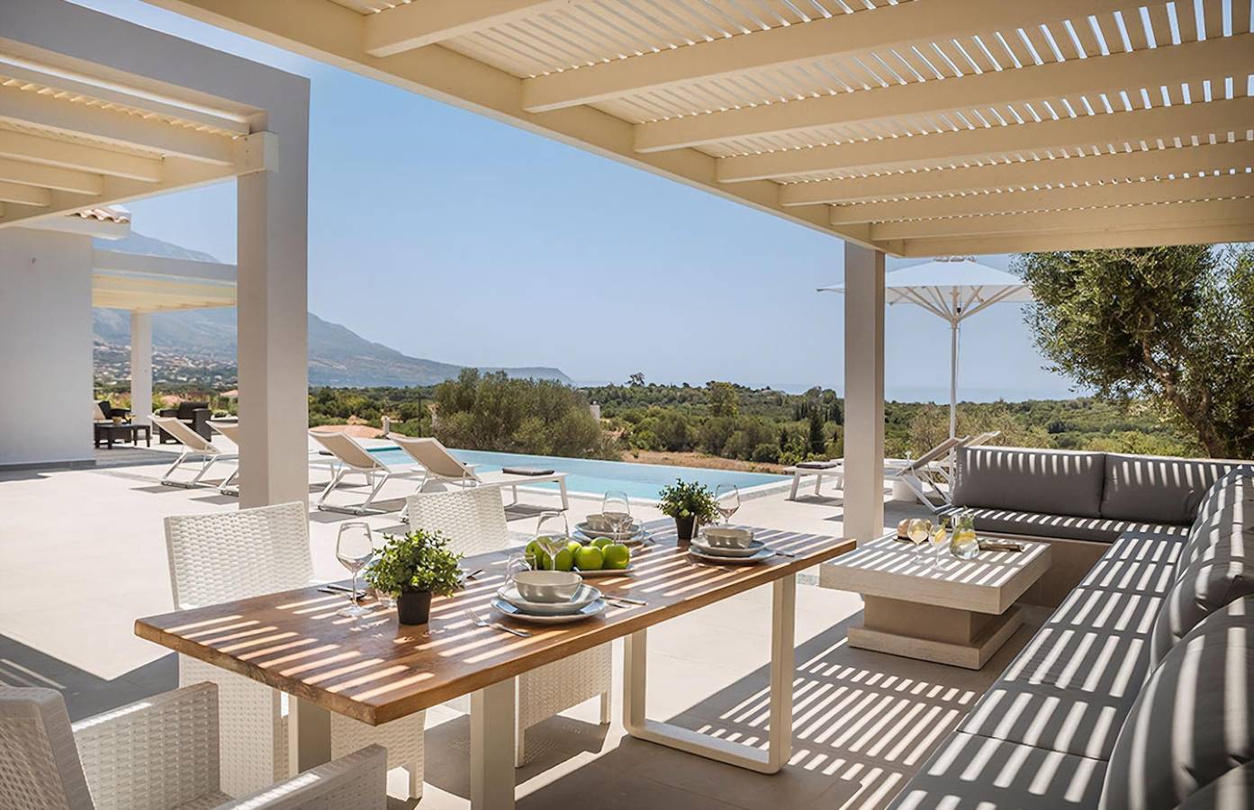 Stylish Villa with Ainos and Sea Views set in Mature Gardens near Trapezaki in Καραβάδο, Κεφαλονιά
