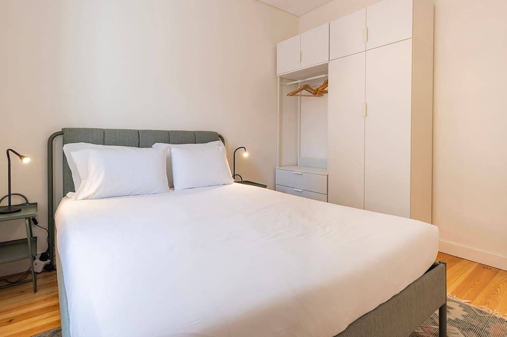 Apartamento inteiro, Apartment T3 65m2, 3 bedroom at Paço de Arco in Paço de Arcos, Costa de Lisboa